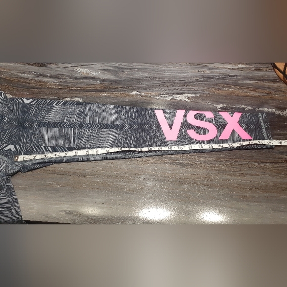 Black & grey patterned Victoria's Secret leggings - size small short - Picture 6 of 7